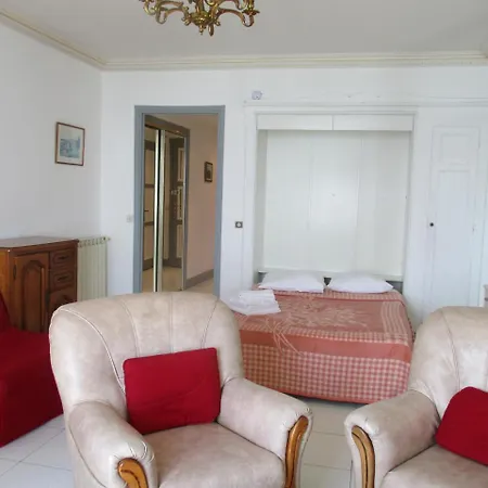 Croisette Apartments *